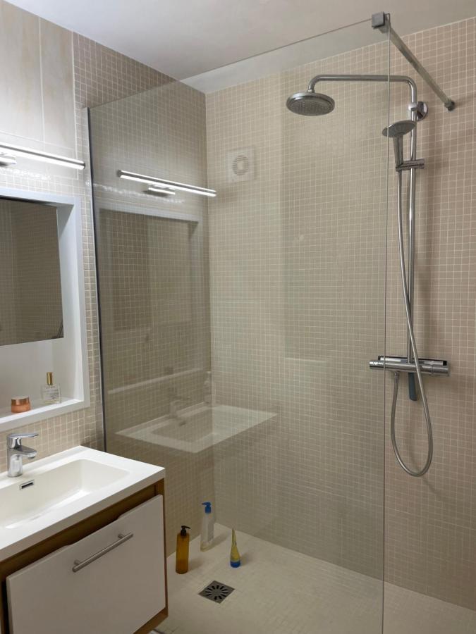 Appartement Les Pieds Dans L'Eau Сен-Мандрие-сюр-Мер Экстерьер фото